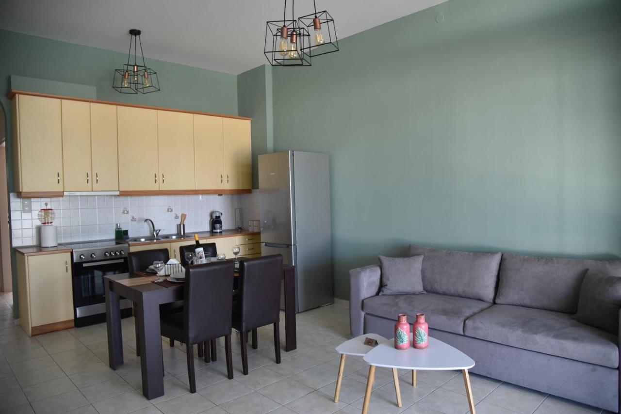 Family Apartments 3 Lechaio エクステリア 写真