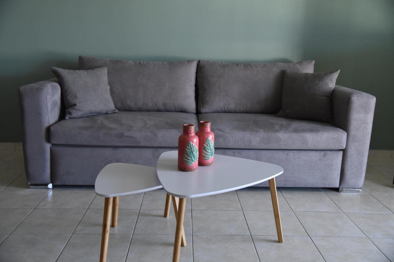 Family Apartments 3 Lechaio エクステリア 写真