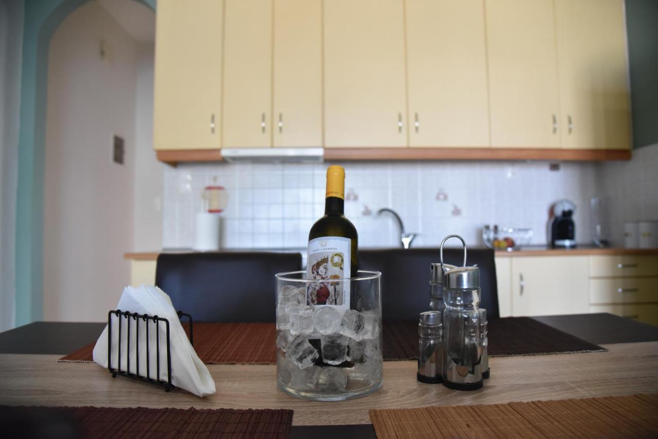 Family Apartments 3 Lechaio エクステリア 写真